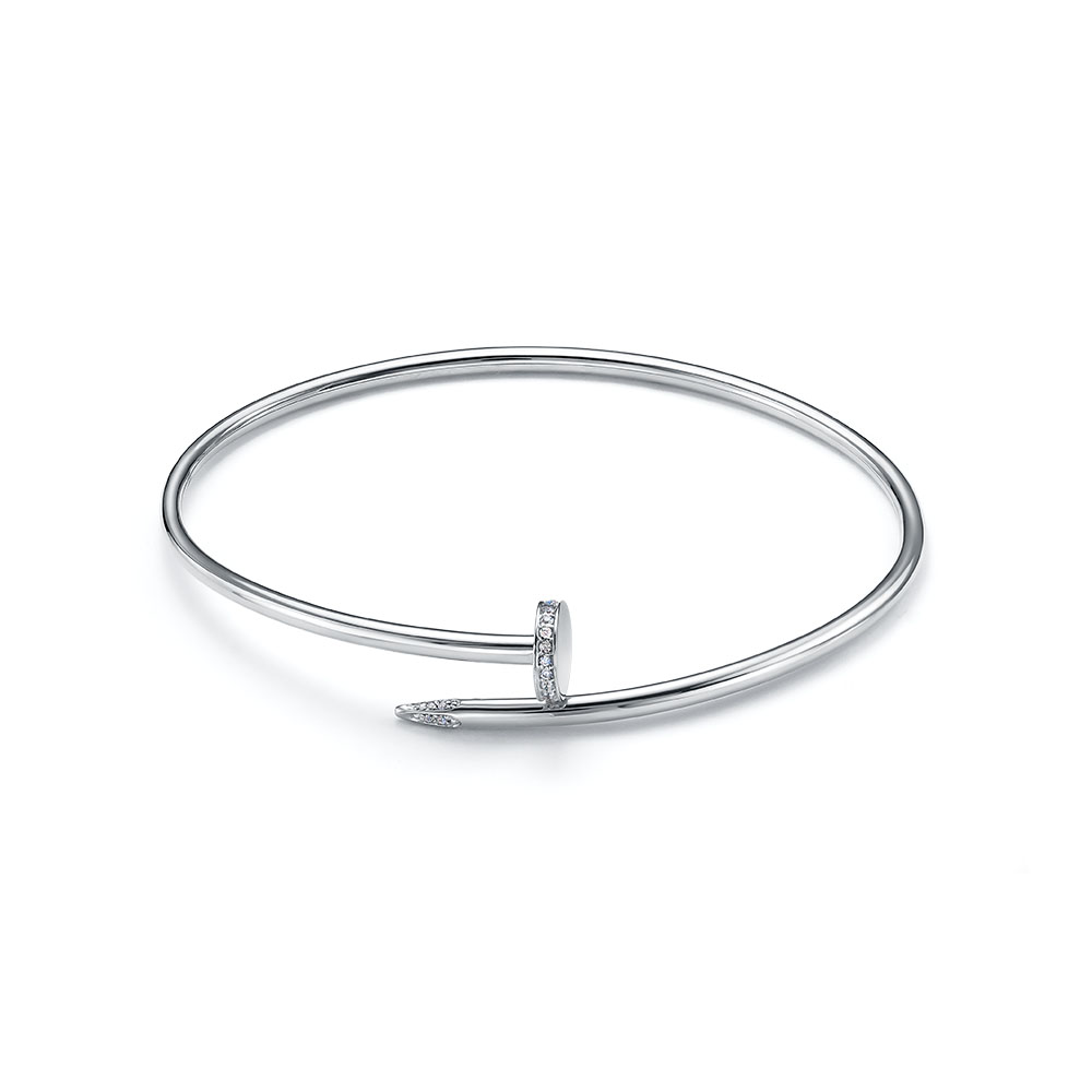 Браслет жесткий из серебра с фианитами