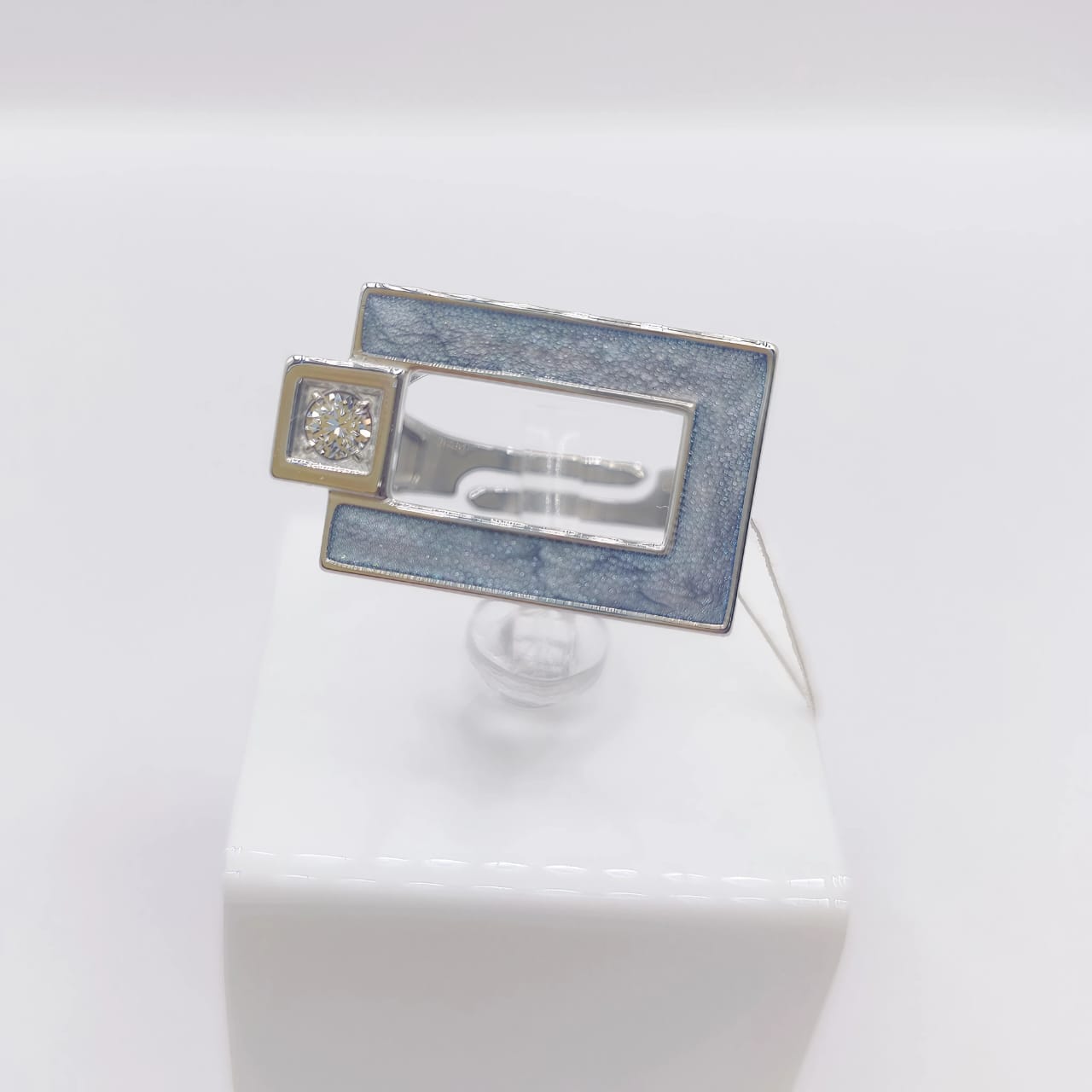 f70190f4-09f7-4247-9a91-c3dbf7377382